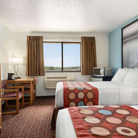 Super 8 By Wyndham Eveleth Motel Bagian luar foto