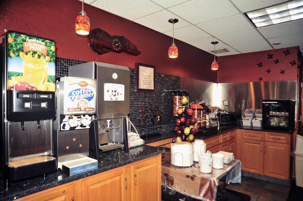 Super 8 By Wyndham Eveleth Motel Bagian luar foto