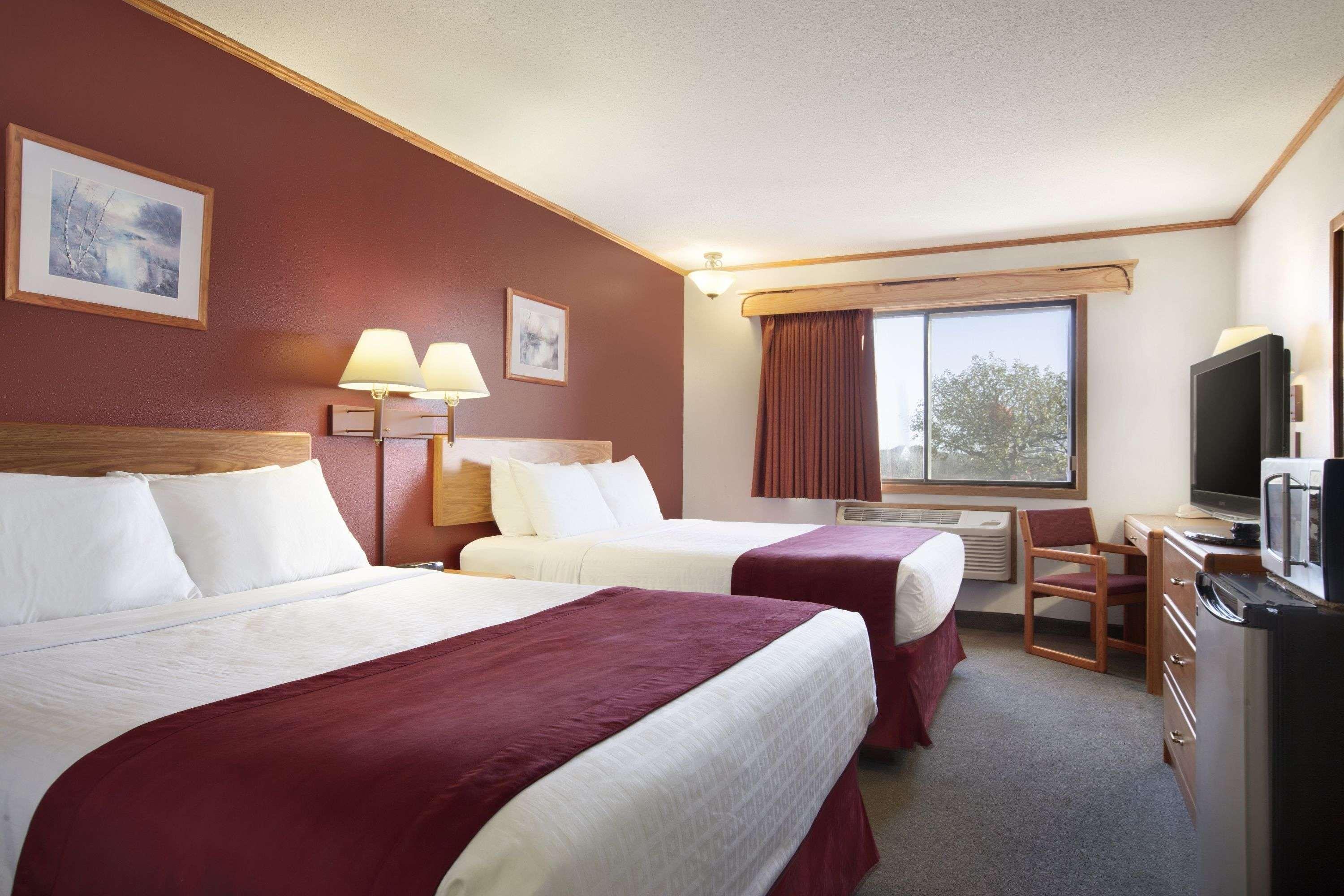 Super 8 By Wyndham Eveleth Motel Bagian luar foto