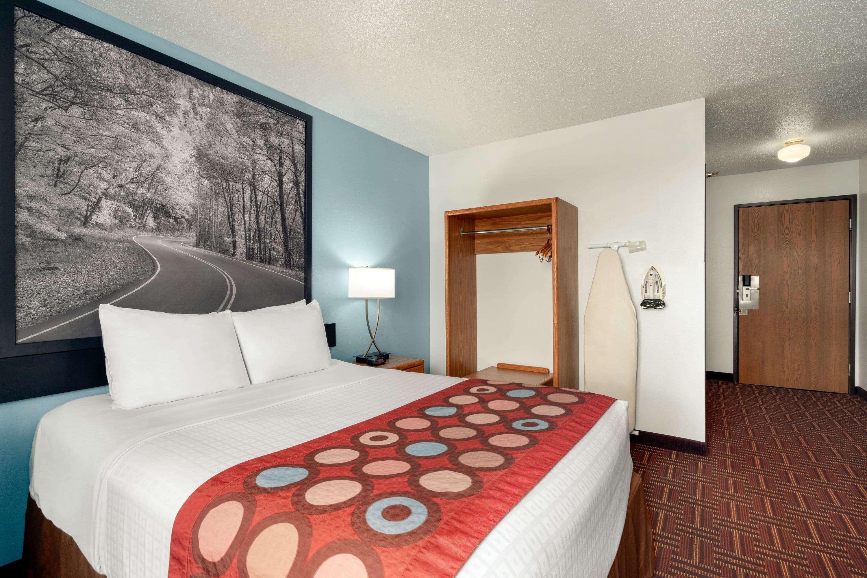 Super 8 By Wyndham Eveleth Motel Bagian luar foto