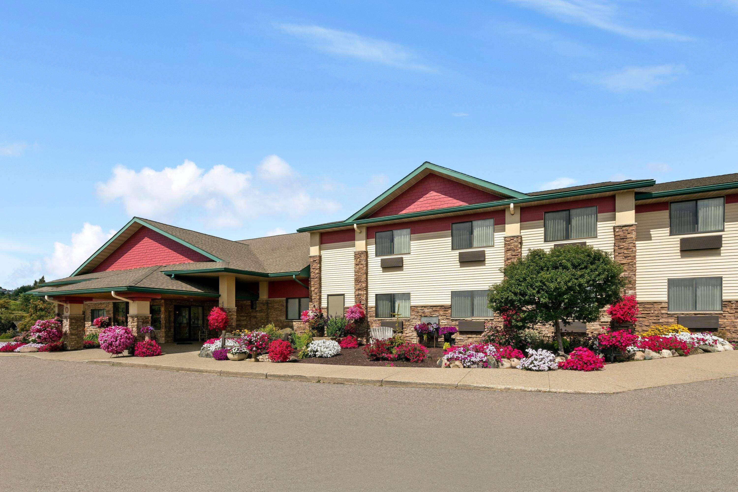 Super 8 By Wyndham Eveleth Motel Bagian luar foto
