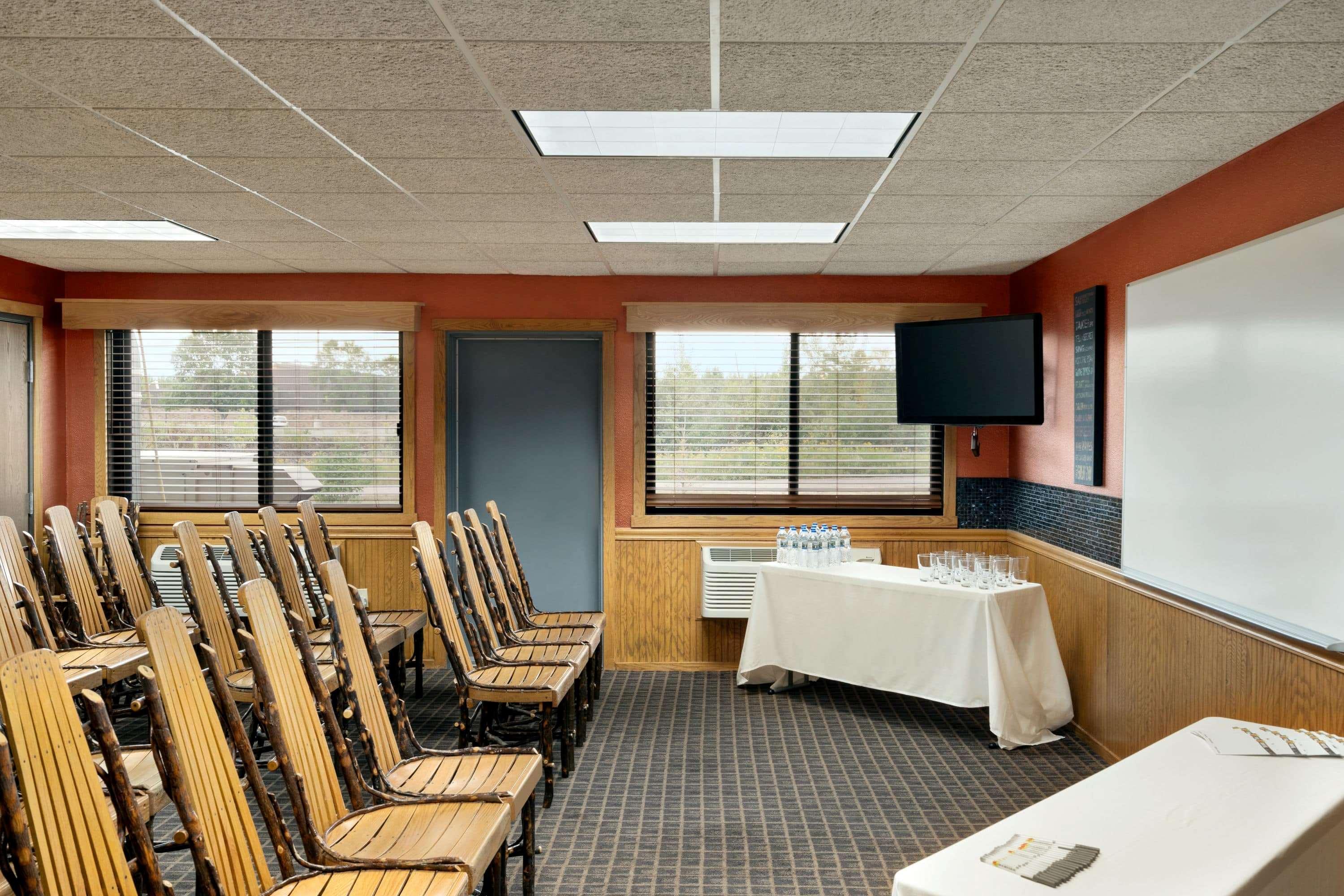 Super 8 By Wyndham Eveleth Motel Bagian luar foto