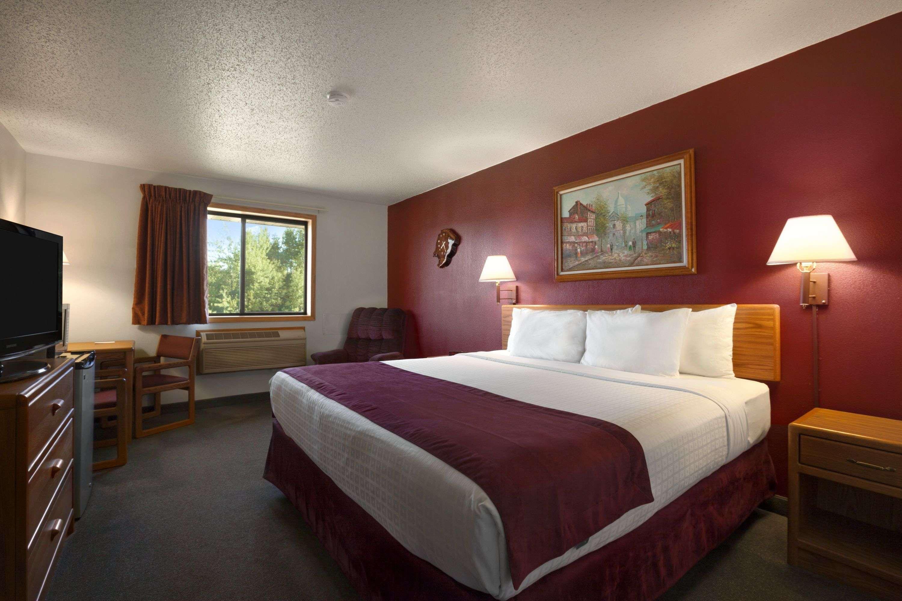 Super 8 By Wyndham Eveleth Motel Bagian luar foto