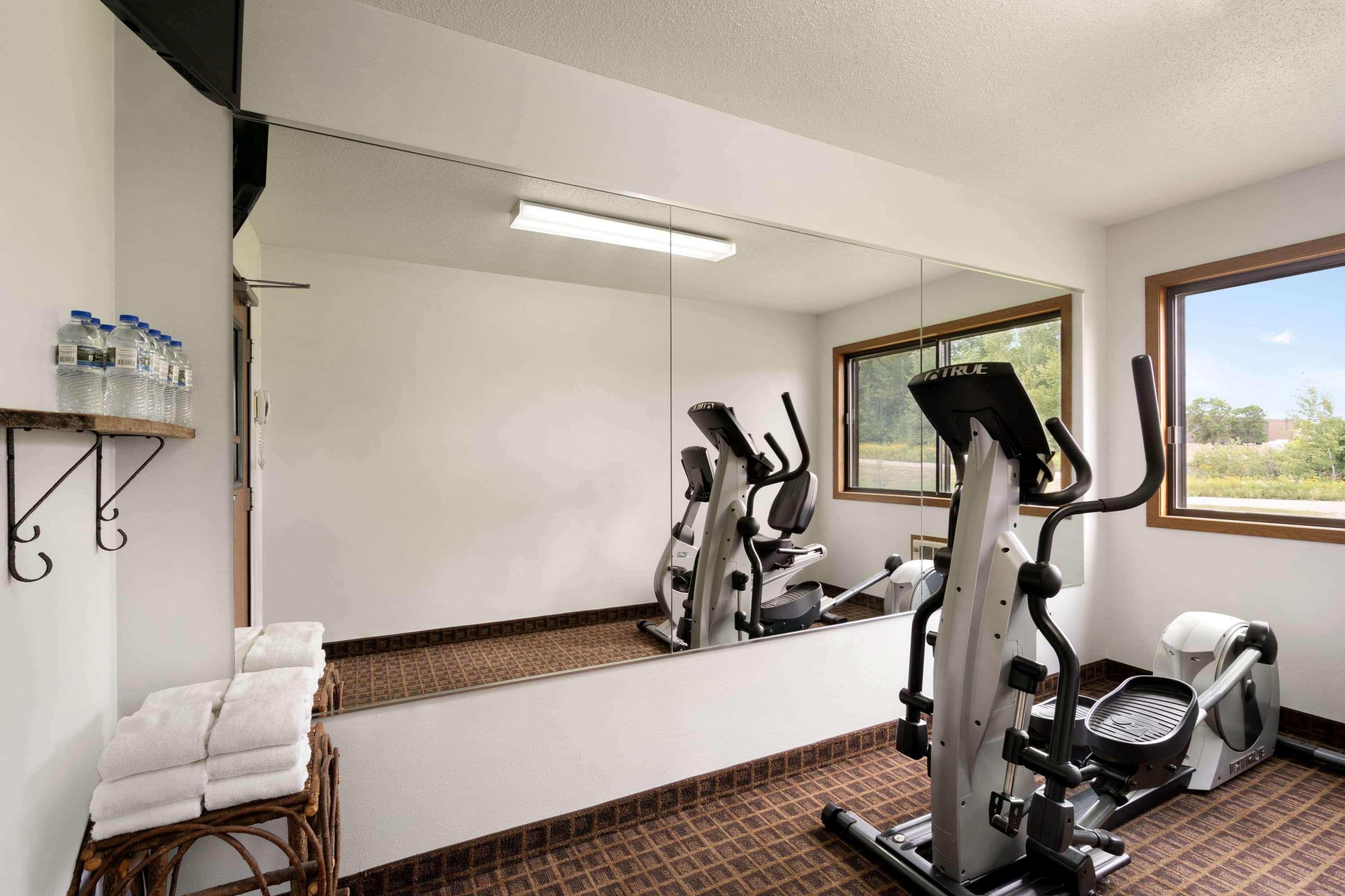 Super 8 By Wyndham Eveleth Motel Bagian luar foto