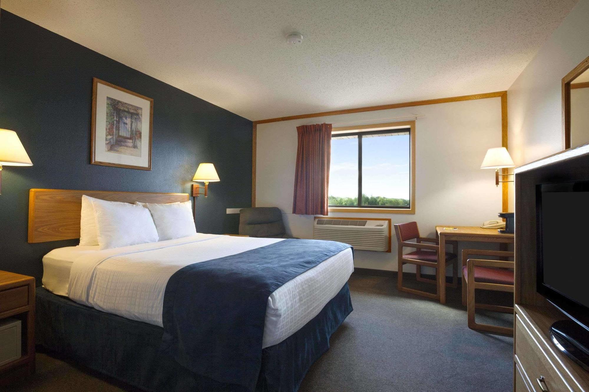 Super 8 By Wyndham Eveleth Motel Bagian luar foto
